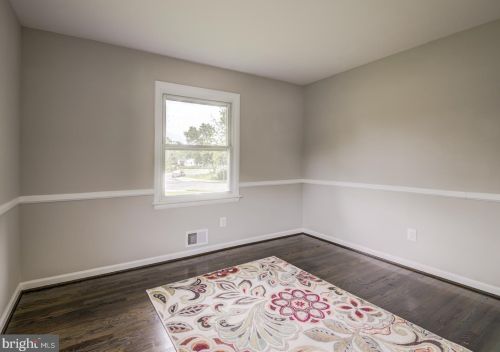 8813 Lagrange St, Lorton VA 22079-1643 exterior