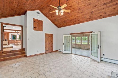 1305 Main St, Wapping CT  06074-2454 exterior