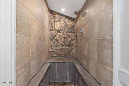 1268 Black Canyon Rd, Simi Valley CA 93063-4609 exterior