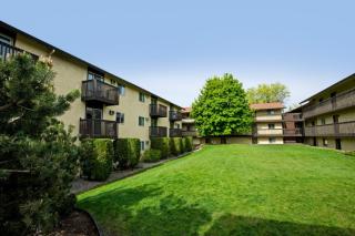 212 Wedgewood Ave, Spokane WA  99208-5385 exterior