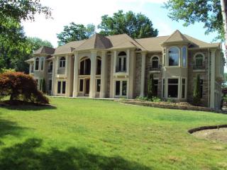 3 Jacobean Way, Mahwah, NJ 07430-2549