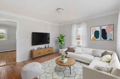 165 Clinton Ave, North Lindenhurst NY  11757-4127 exterior