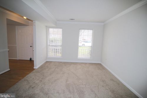 5818 Riverside Dr, Woodbridge, VA 22193-3743