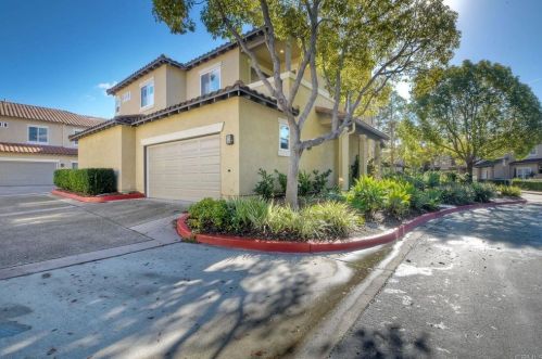 6124 Citracado Cir, Carlsbad CA  92009-2284 exterior