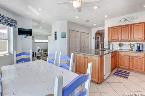 4241 Atlantic Ave, Daytona Beach FL 32127-7004 exterior