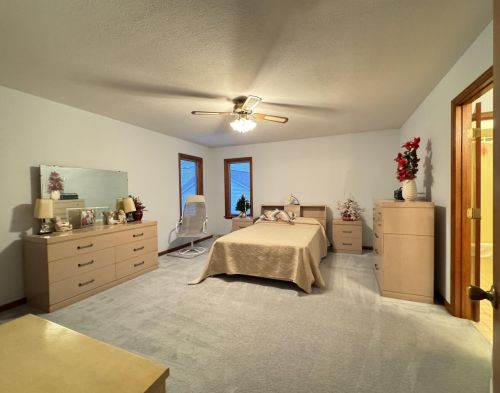 1 Cedar Pt, Newport KY  41076-1743 exterior