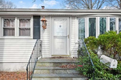30 Albert St, Milford, CT 06460-4209