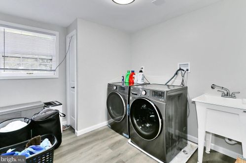 6401 Limerick Ct, Springfield VA  22152-1944 exterior