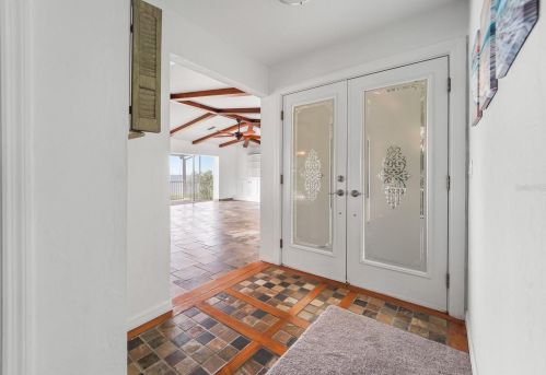 1657 Seabreeze Dr, Tarpon Springs, FL 34689-2027