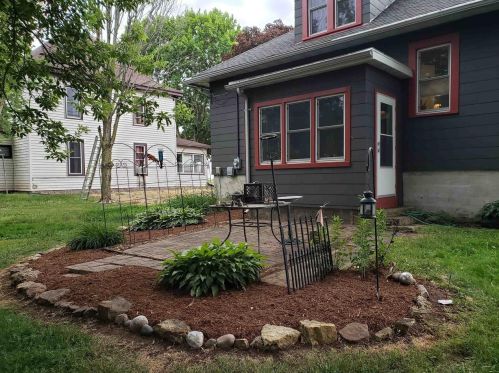 220 Merrimac St, Dodgeville WI  53533-1520 exterior