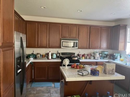 2097 Cottage Ct, Perris, CA 92571-6512