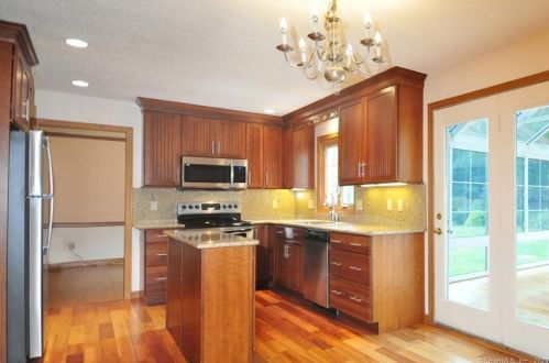 156 Carriage Way, Windsor CT 06095-2008 exterior