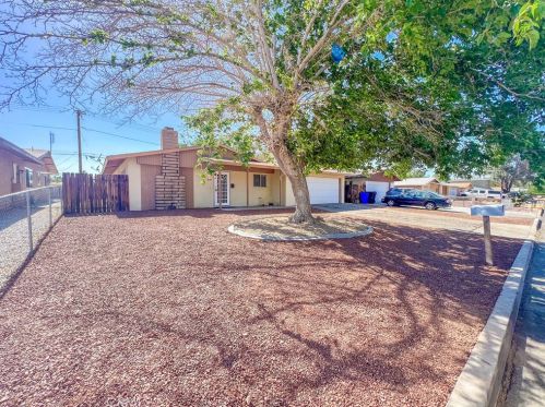 14186 Arrowhead Dr, Victorville, CA 92395-4402