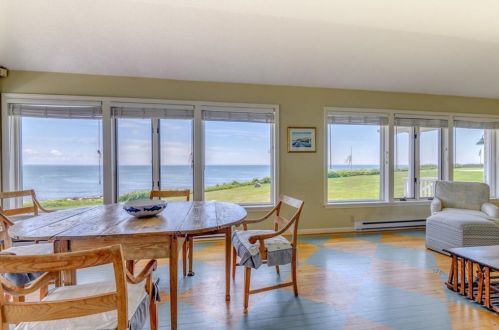 250 Ocean Rd, South Kingstown RI  02882-1346 exterior