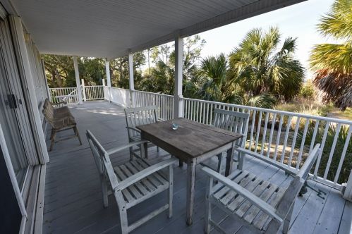 1017 Pne Ave, Saint George Island FL  32328-2416 exterior