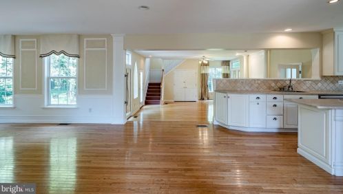 1042 Charter Oaks Dr, Lansdale PA exterior