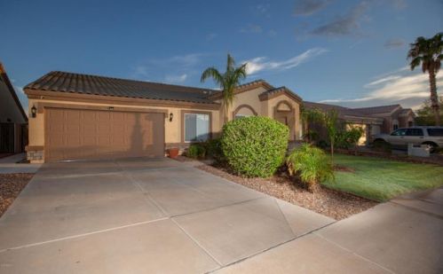10511 Emerald Cir, Mesa, AZ 85208-7268