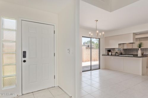 4717 Continental Dr, Glendale, AZ 85308-3404
