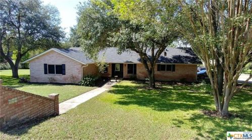702 Kathy Dr, Seguin, TX 78155-5831