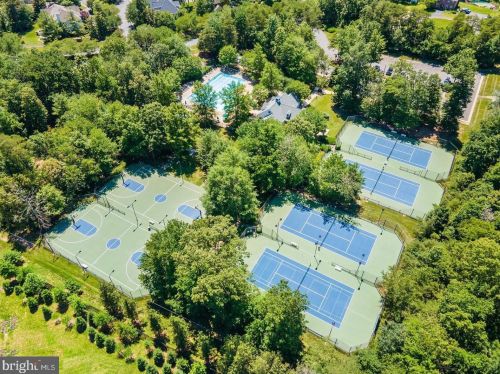 8373 Pedigrue Ct, Gainesville VA  20155-3240 exterior