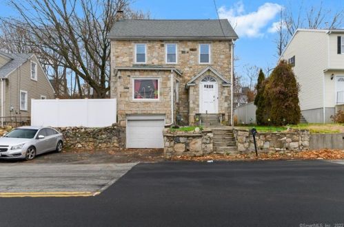 930 Platt St, Bridgeport, CT 06606-3743