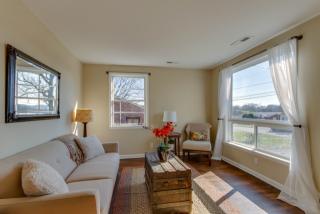 3226 Holland Ln, Nashville, TN 37218-3110