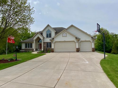 28501 Cobblestone Ct, Waterford, WI 53185-1878