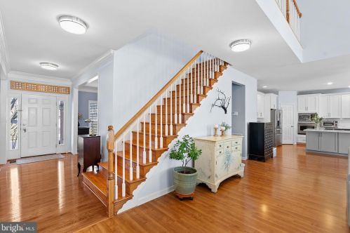 15557 Allaire Dr, Gainesville, VA 20155-4863