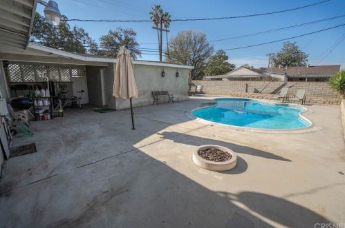 8341 Cantaloupe Ave, Van Nuys CA 91402-3806 exterior