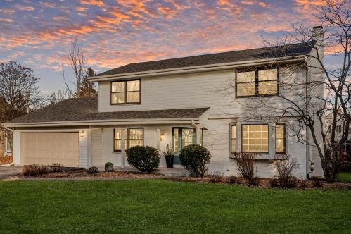 9062 Lake Dr, Milwaukee WI  53217-1974 exterior