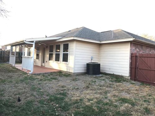 3908 Evergreen St, Irving TX  75061-3921 exterior