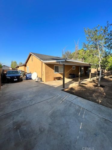 2242 Carlton Pl, Riverside CA  92507-5807 exterior