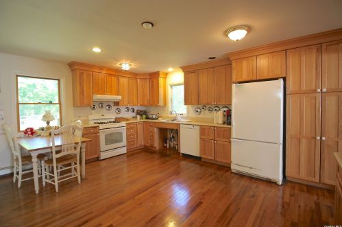 66 Shore Rd, Mount Sinai NY  11766-1420 exterior