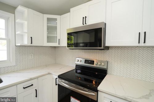 150 Independence Dr, Yardley PA 19067-4910 exterior