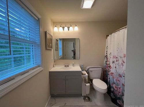 123 Whalehead Rd, Gales Ferry CT  06335-1338 exterior