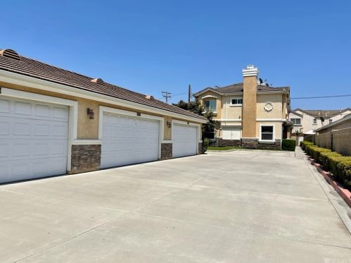 8556 La Salle St, Cypress, CA 90630-2118