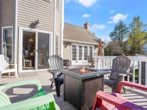 17 Roseview Ct, Bridgeport CT  06611-2078 exterior