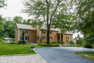 390 Newtown Tpke, West Redding, CT 06896-2525