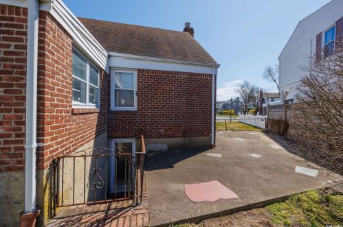 86 Diamond St, Floral Park NY  11003-4216 exterior