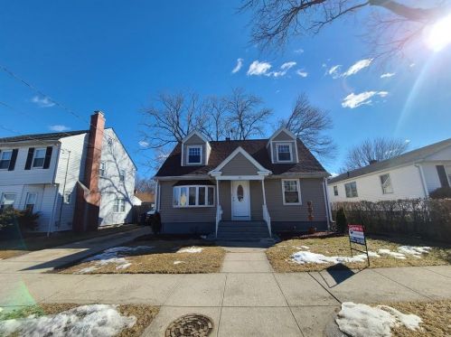 155 Canton St, Providence, RI 02908-4246