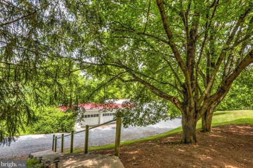 210 Hoernerstown Rd, Hummelstown PA  17036-9503 exterior