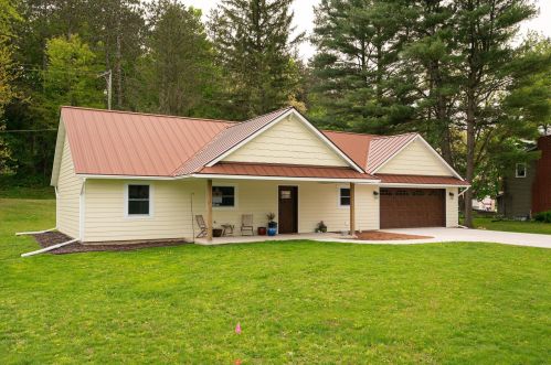 105 Greenbriar Dr, Westby, WI 54667-1049