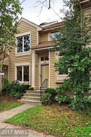 1043 Elder Ct, Herndon, VA 20170-3448