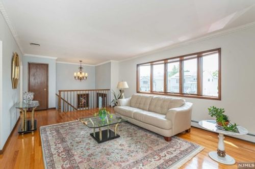 43 Elmhurst St, Elmwood Park NJ  07407-1320 exterior