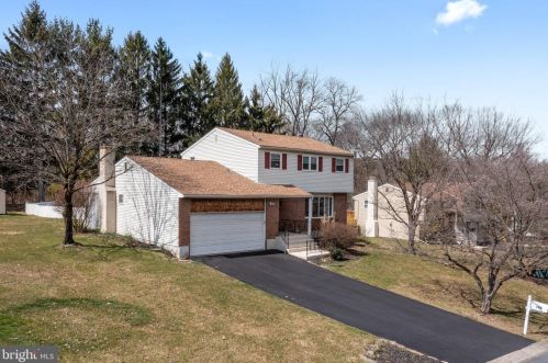 160 Hillside Dr, Coopersburg, PA 18036-1325