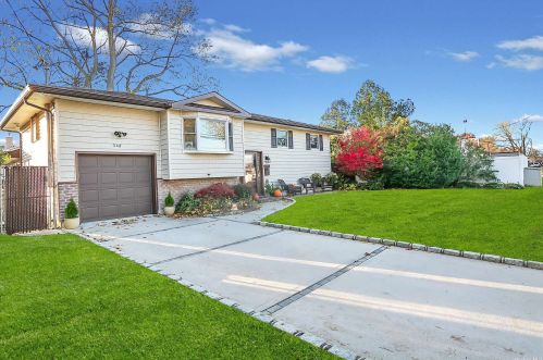 348 23rd St, Deer Park, NY 11729-6331