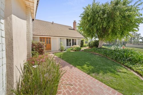 8130 Pinositas Rd, Whittier, CA 90605-1328