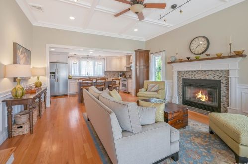 624 Tower Mews, Oakdale NY  11769-2449 exterior