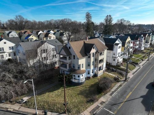 433 New Britain Ave, Hartford CT  06106-3832 exterior