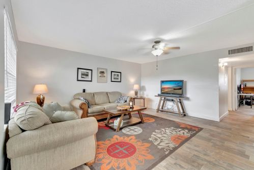 691 Burgundy O, Delray Beach FL  33484-4914 exterior